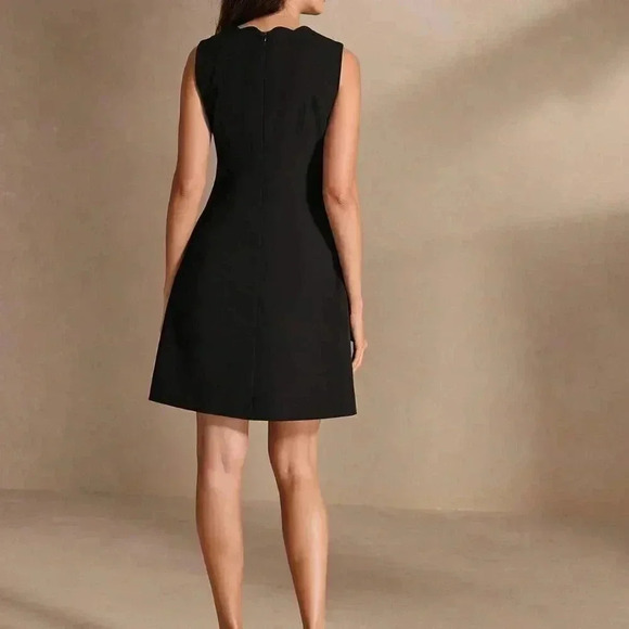 Black Elegant Women's Round Neckline Sleeveless Dress - Picture 5 of 7